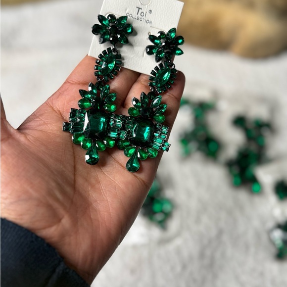 5  Emerald Green Earrings - Picture 2 of 4